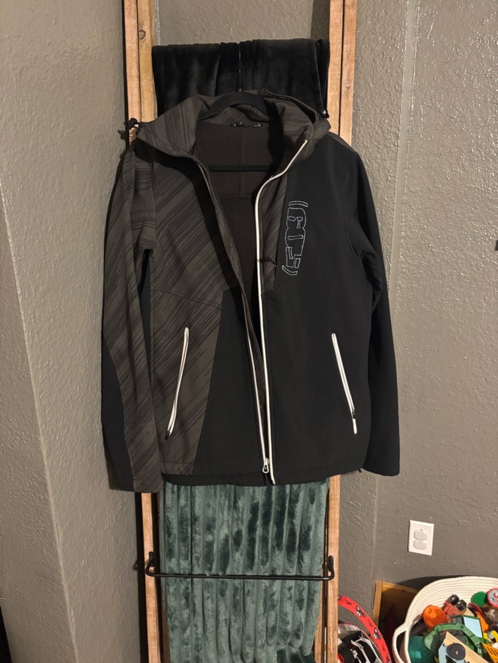 Men's Black & Charcoal Hooded Softshell 509 Jacket
